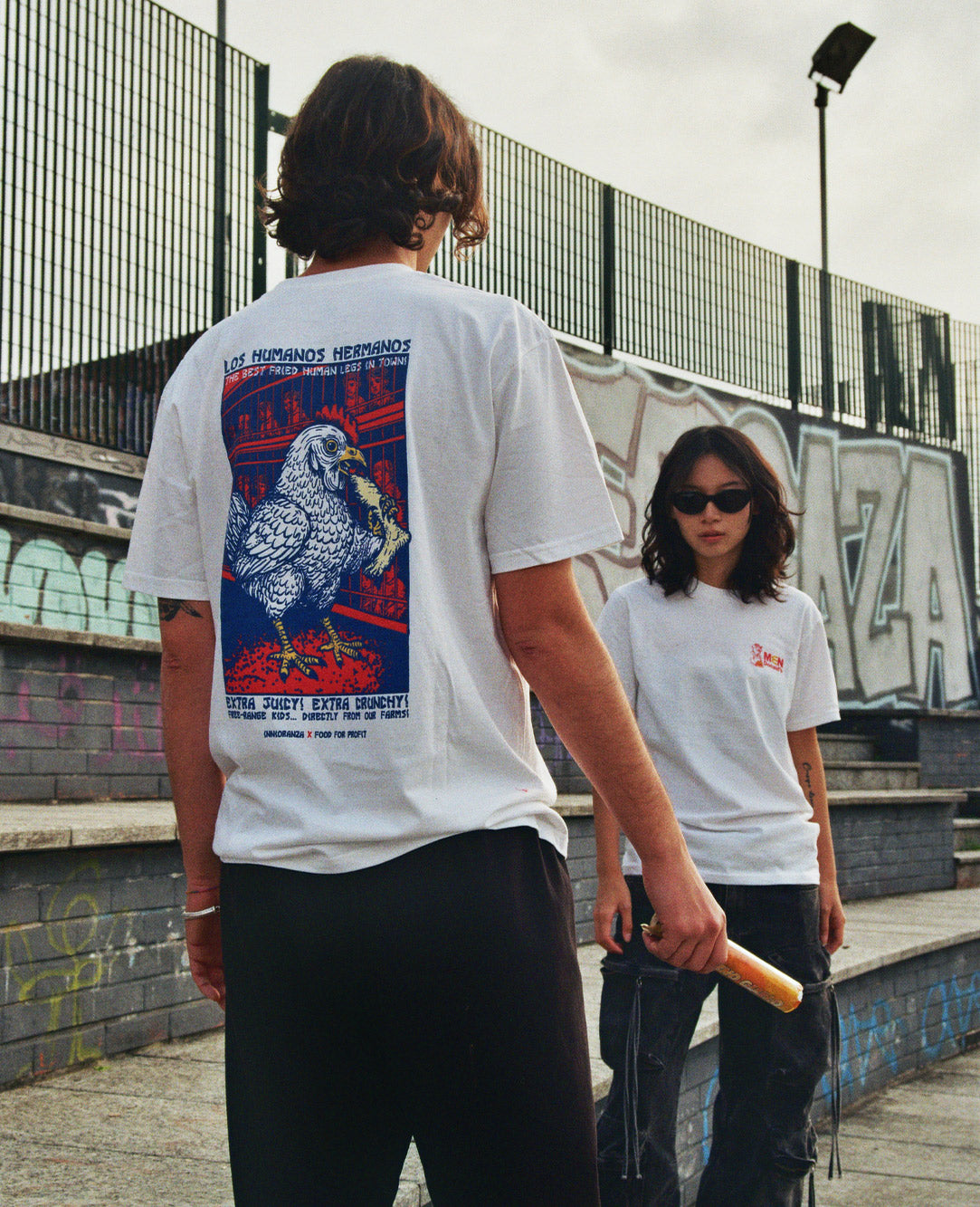 LOS HUMANOS HERMANOS (FOOD FOR PROFIT)T-shirt streetwear ironica in cotone” image 2